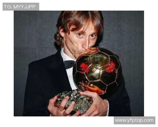 顶级足球球星荣誉背后的传奇人生与辉煌成就解析